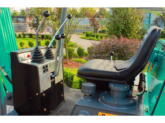 DL15-8微型履帶式挖掘機(jī)