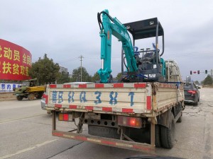 路上遇見德力挖掘機(jī) DL15-9型挖掘機(jī)客戶自己來(lái)廠考察