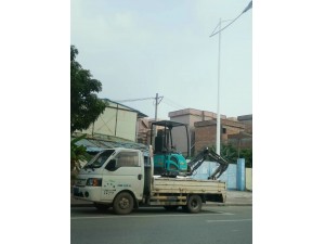 小白車到貨了，這是你的挖掘機嗎