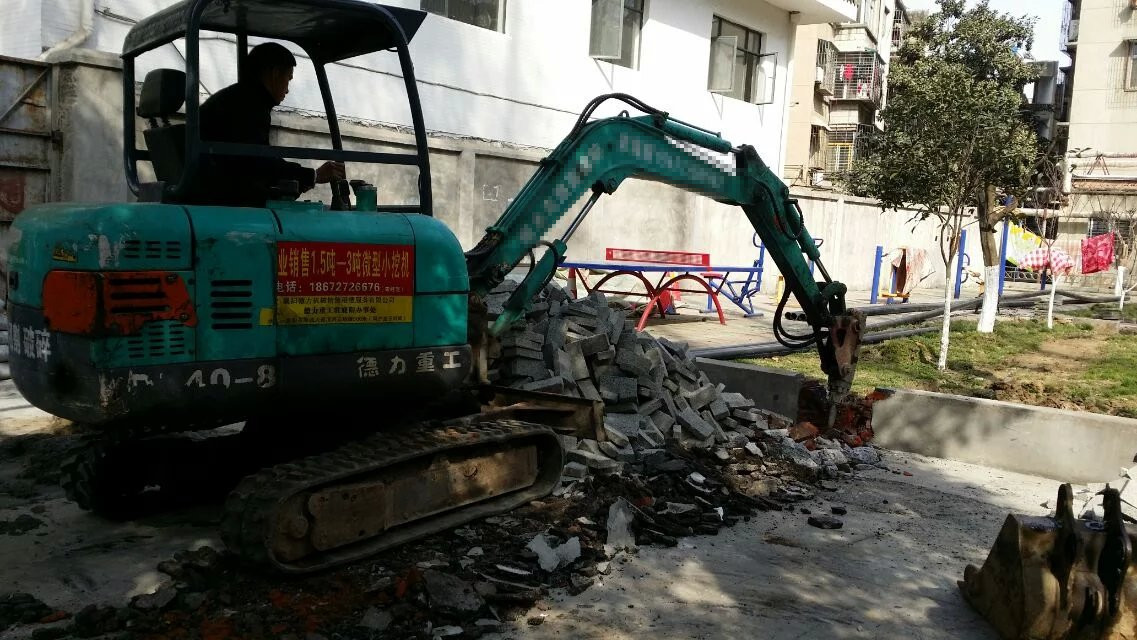 90后開(kāi)挖掘機(jī)